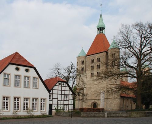 stiftskirche_bucherei.jpg